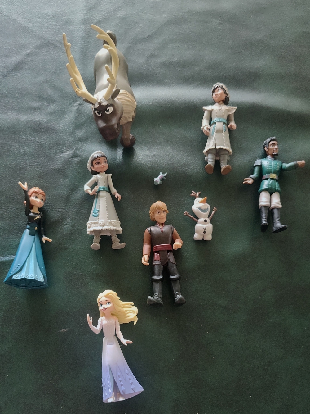 Disney Frozen II Figure Set - Blue White Brown Tan
